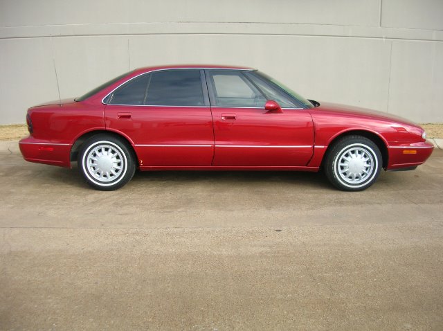 Oldsmobile Eighty Eight 1997 photo 4