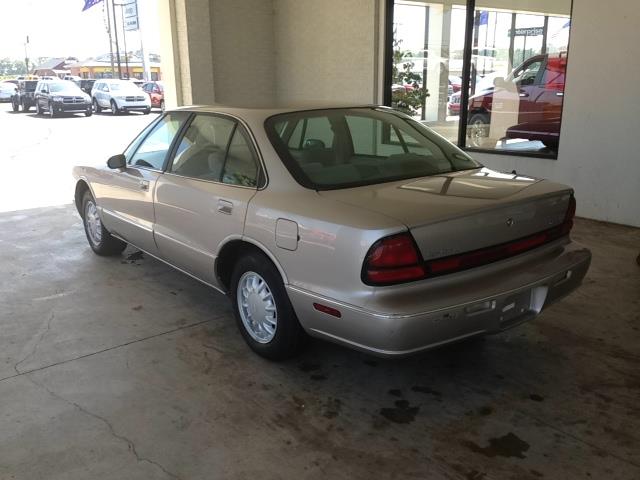 Oldsmobile Eighty Eight 1997 photo 2