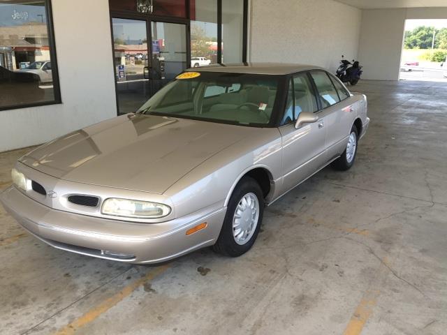 Oldsmobile Eighty Eight 1997 photo 3