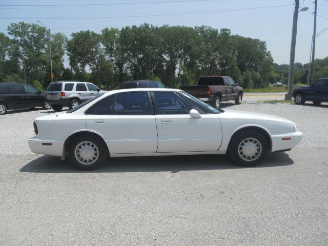 Oldsmobile Eighty Eight 1998 photo 4