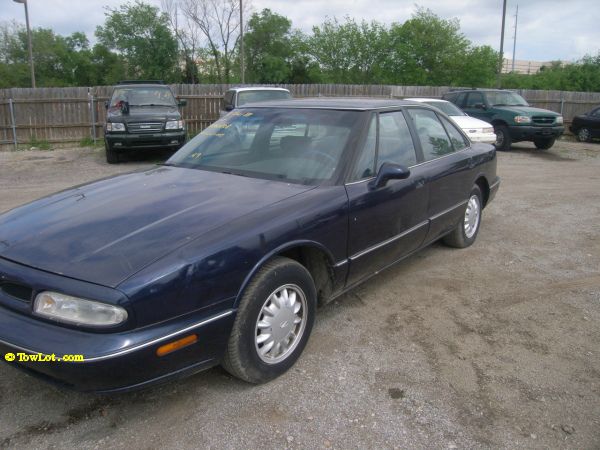 Oldsmobile Eighty Eight 1998 photo 4