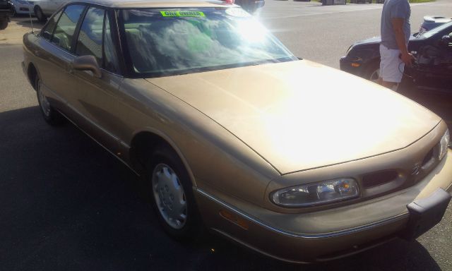Oldsmobile Eighty Eight 1999 photo 2