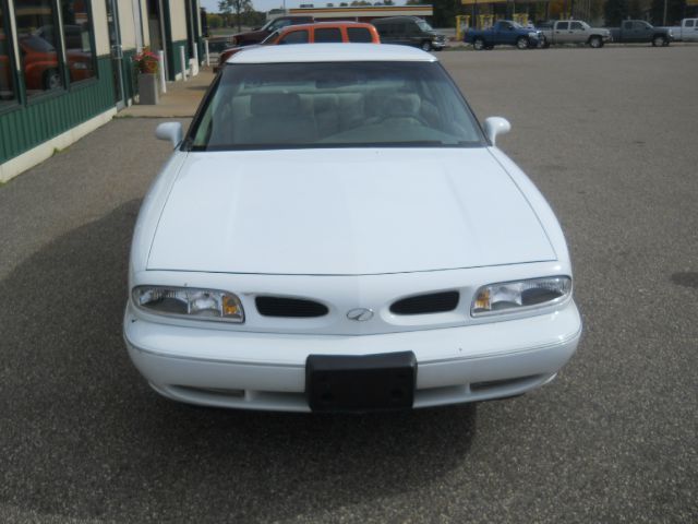 Oldsmobile Eighty Eight 1999 photo 3