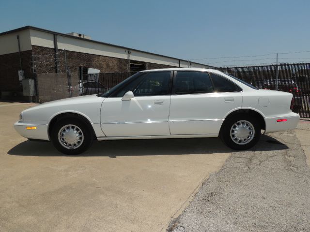 Oldsmobile Eighty Eight 1999 photo 10