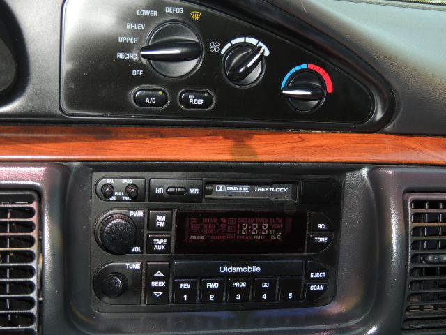 Oldsmobile Eighty Eight 1999 photo 12