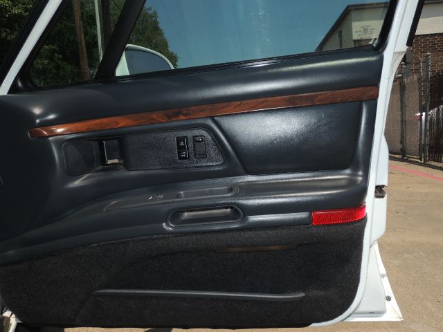 Oldsmobile Eighty Eight 1999 photo 18