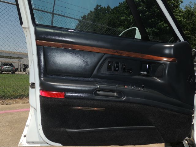 Oldsmobile Eighty Eight 1999 photo 21