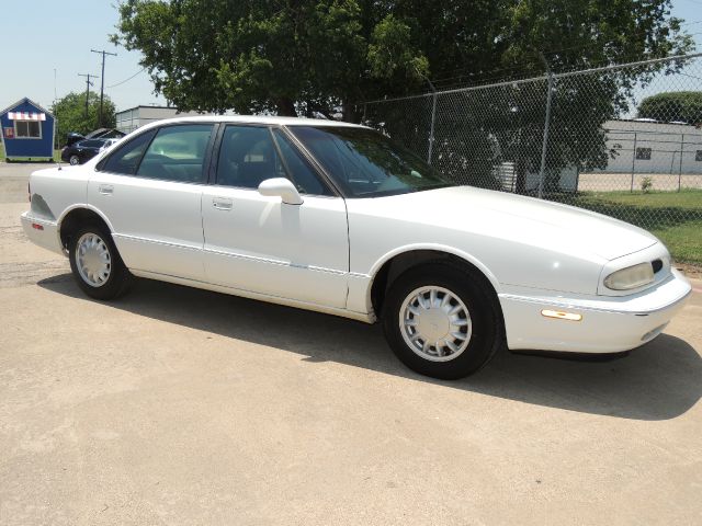 Oldsmobile Eighty Eight 1999 photo 23