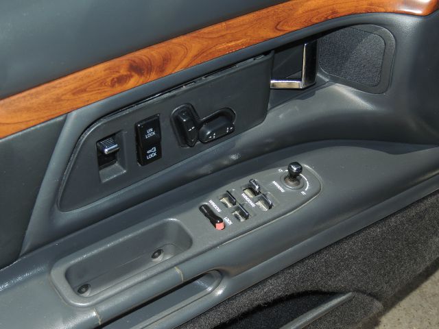 Oldsmobile Eighty Eight 1999 photo 9