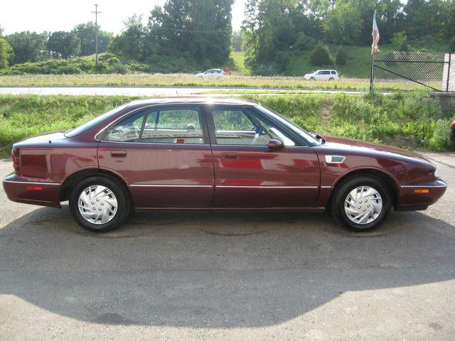 Oldsmobile Eighty Eight 1999 photo 2