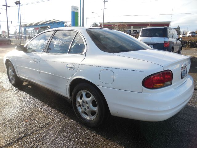 Oldsmobile Intrigue Base Sedan