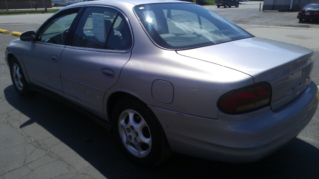 Oldsmobile Intrigue S Sedan Sedan