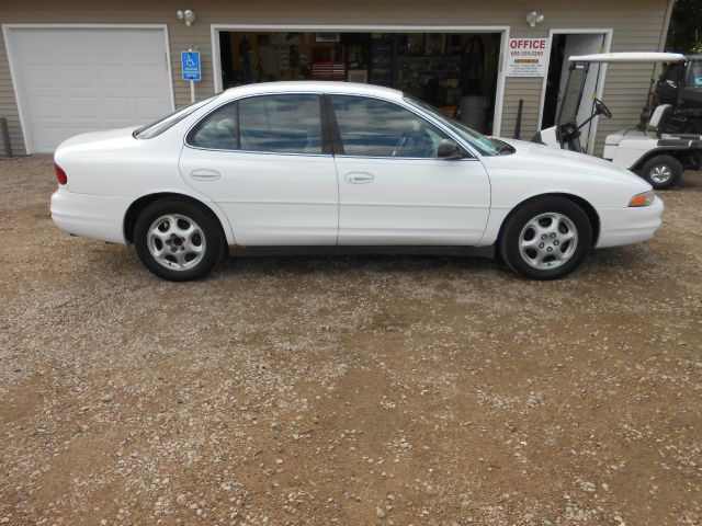 Oldsmobile Intrigue 1999 photo 2