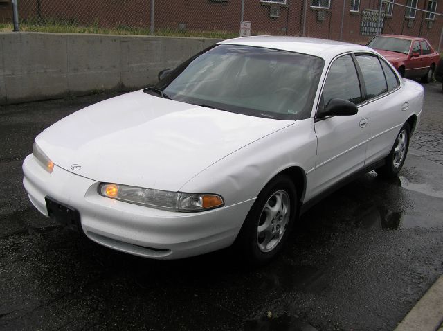Oldsmobile Intrigue 2000 photo 0