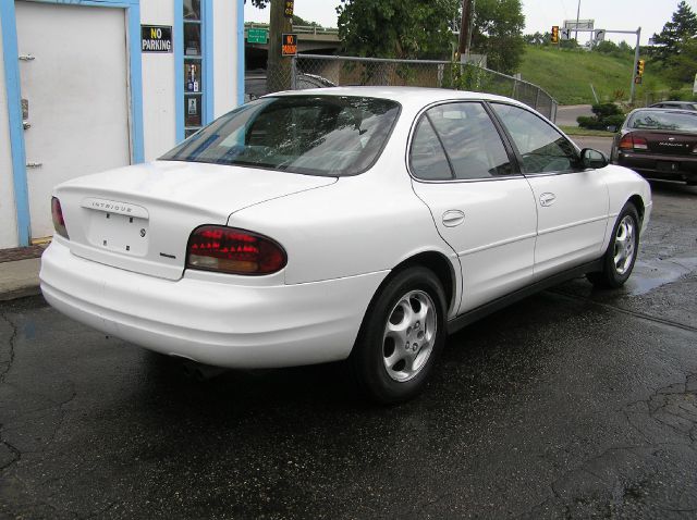 Oldsmobile Intrigue 2000 photo 2