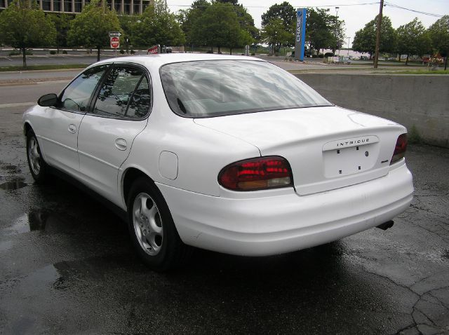 Oldsmobile Intrigue 2000 photo 3