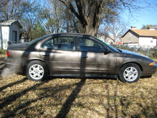 Oldsmobile Intrigue 2000 photo 2