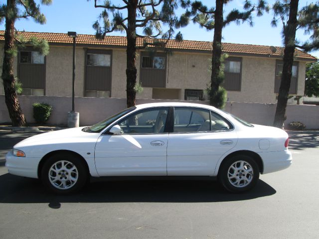 Oldsmobile Intrigue 2000 photo 3