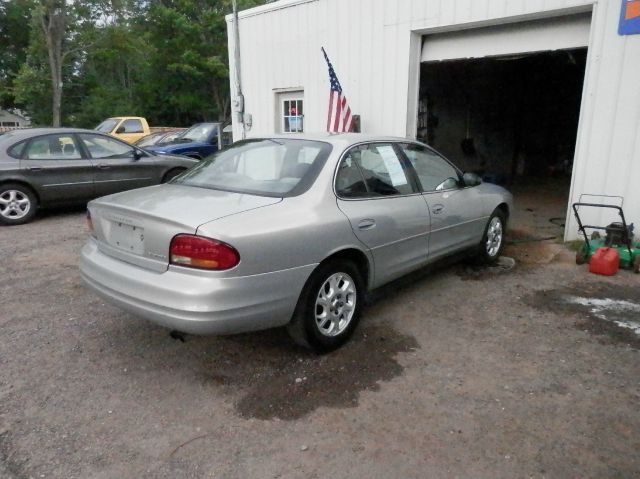Oldsmobile Intrigue 2000 photo 2