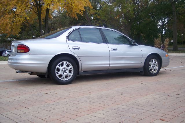 Oldsmobile Intrigue 2001 photo 1