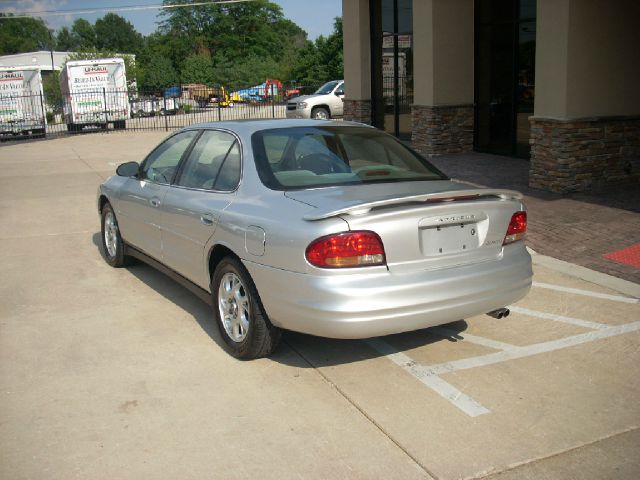 Oldsmobile Intrigue 2001 photo 1