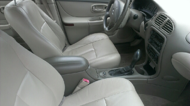 Oldsmobile Intrigue 2002 photo 1