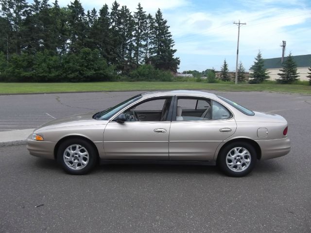 Oldsmobile Intrigue Premier Nav AWD Sedan