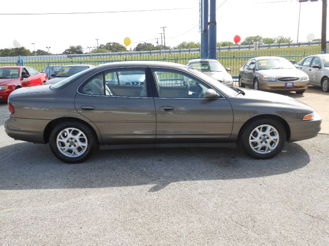 Oldsmobile Intrigue Standard 4X4 Hardtop Sedan
