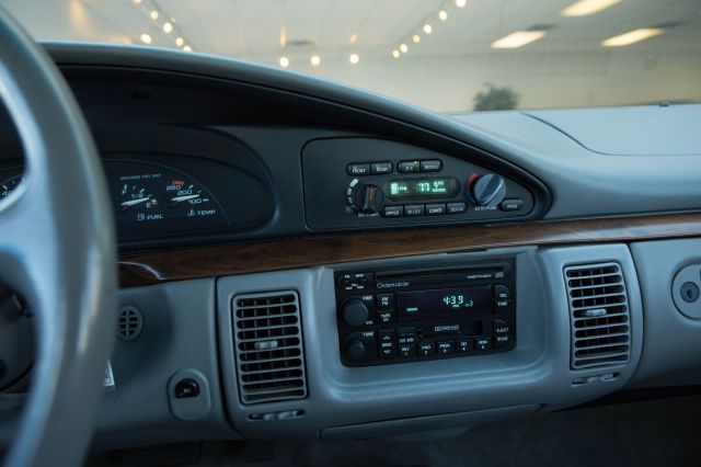 Oldsmobile LSS 1996 photo 2