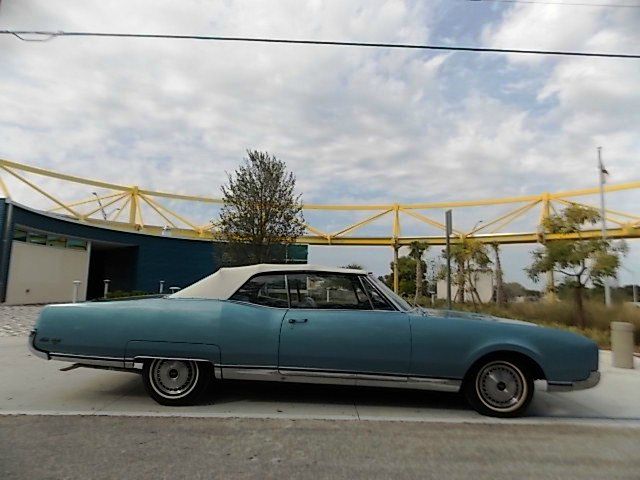 Oldsmobile Ninety Eight 1967 photo 2