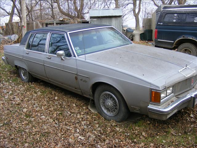 Oldsmobile Ninety Eight Outback 3.0 R Sedan
