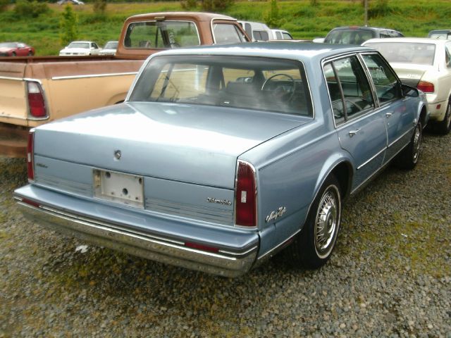 Oldsmobile Ninety Eight Outback 3.0 R Sedan