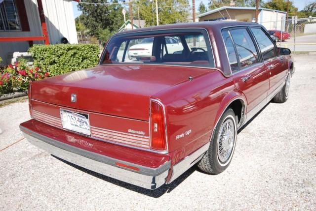 Oldsmobile Ninety Eight 1989 photo 2