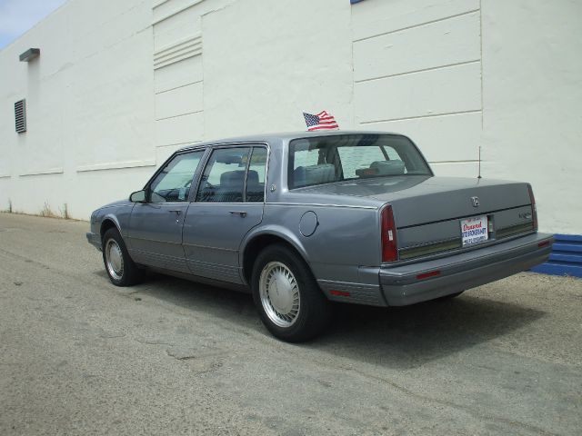 Oldsmobile Ninety Eight 4dr S V6 Auto 2WD Sedan