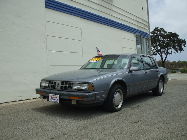 Oldsmobile Ninety Eight 1990 photo 2