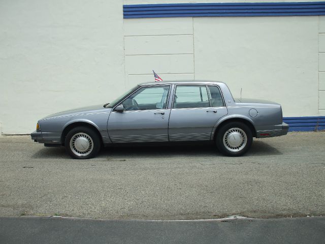 Oldsmobile Ninety Eight 1990 photo 3