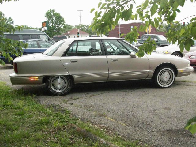 Oldsmobile Ninety Eight 1995 photo 2