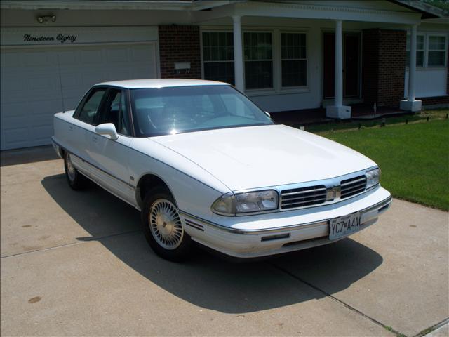 Oldsmobile Ninety Eight EX - Great FUEL Mileage Sedan