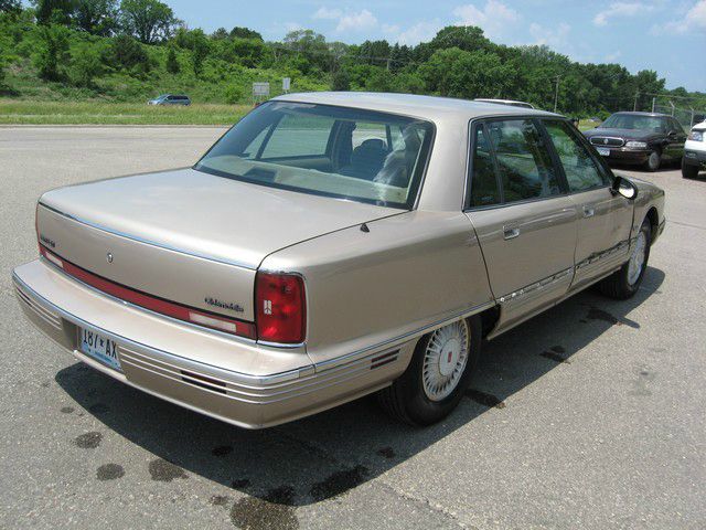 Oldsmobile Ninety Eight 1995 photo 2
