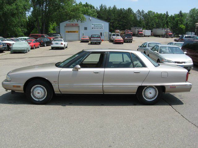 Oldsmobile Ninety Eight 1995 photo 3