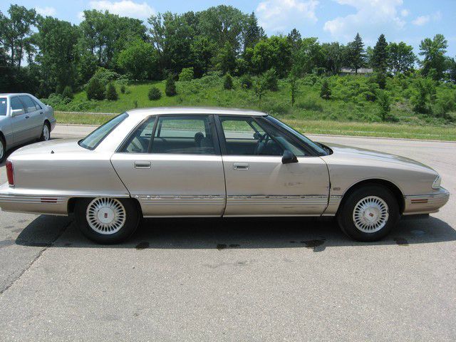 Oldsmobile Ninety Eight 1995 photo 4