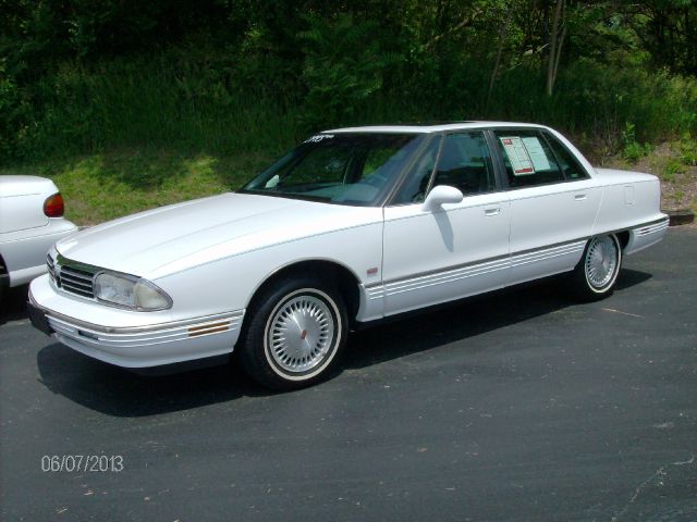 Oldsmobile Ninety Eight 1996 photo 2