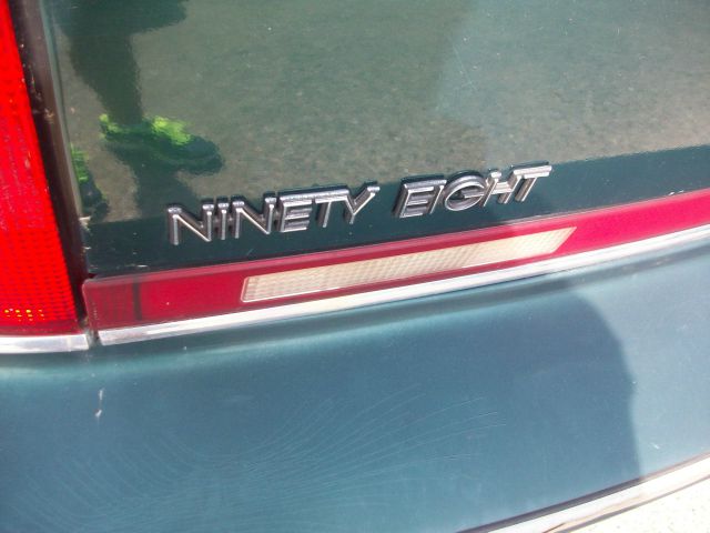 Oldsmobile Ninety Eight 1996 photo 11