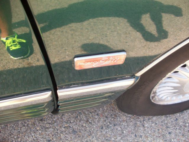 Oldsmobile Ninety Eight 1996 photo 13