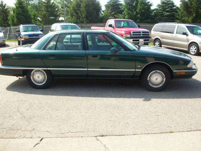 Oldsmobile Ninety Eight 1996 photo 14