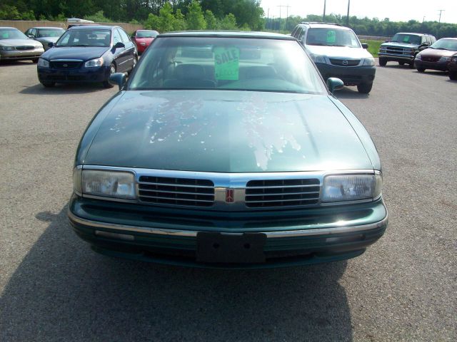 Oldsmobile Ninety Eight 1996 photo 16