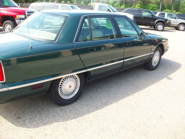 Oldsmobile Ninety Eight 1996 photo 17