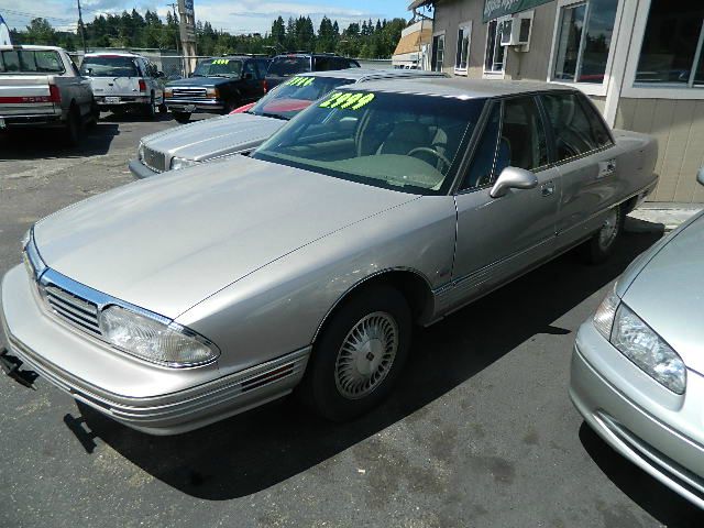 Oldsmobile Ninety Eight 1999 SUV Luxury Sedan