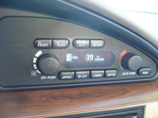 Oldsmobile Regency 1997 photo 22