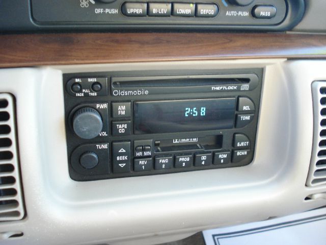 Oldsmobile Regency 1997 photo 23